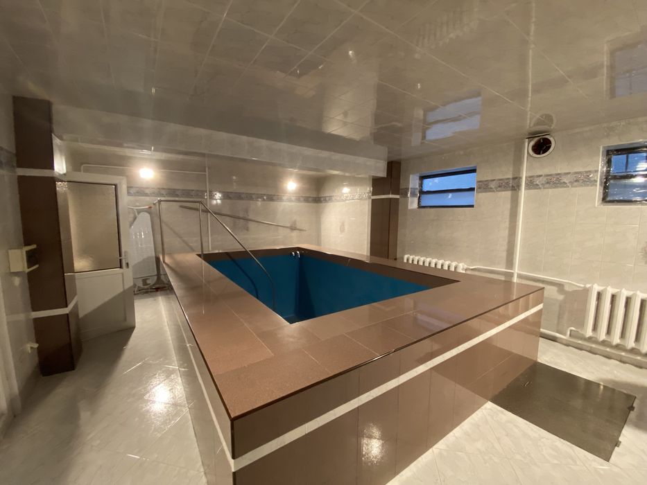 9 ст Б.Фонтана дом с бассейном