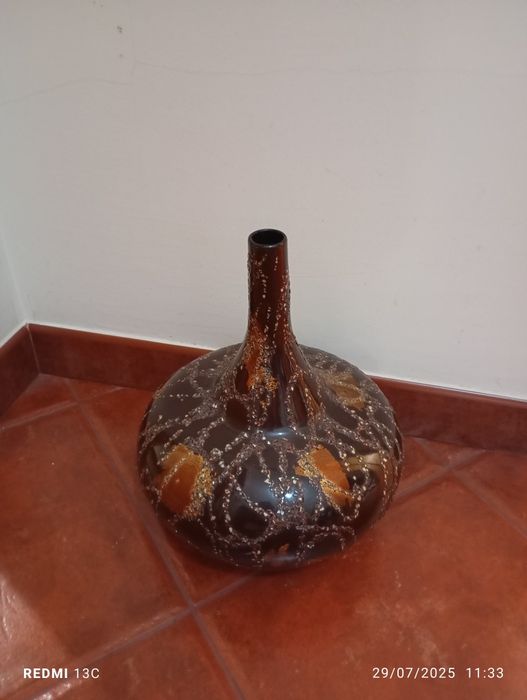 Peça decorativa em vidro,em tons de marrom e dourado castanho e dourad