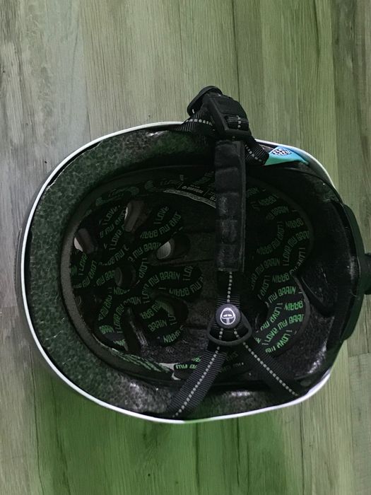 Шолом Nutcase дитячий для велосипеду/роликів та інших активностей