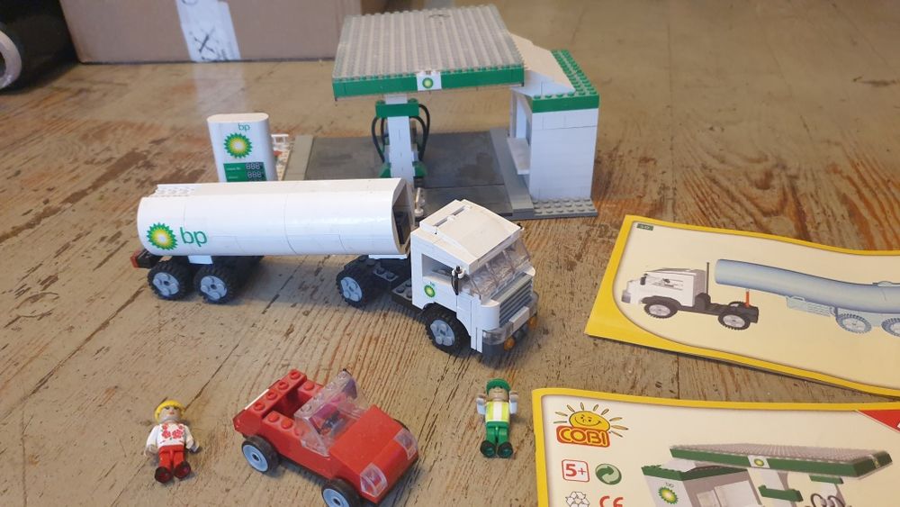 Cobi BP Lotnisko samolot BP UNIKAT stacja