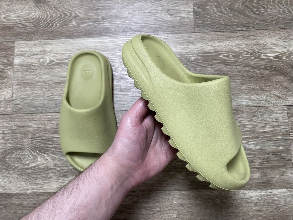 Adidas Yeezy Slide Glow Green Size 6US / EU 36-37 / 23.5 cm