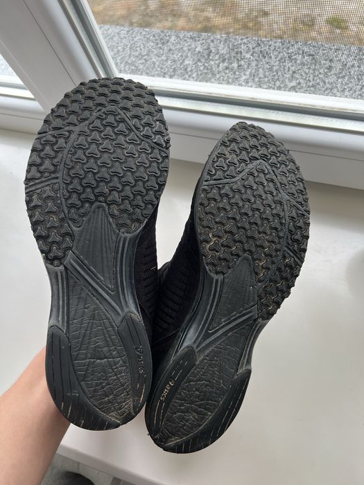 Кросівки asics.