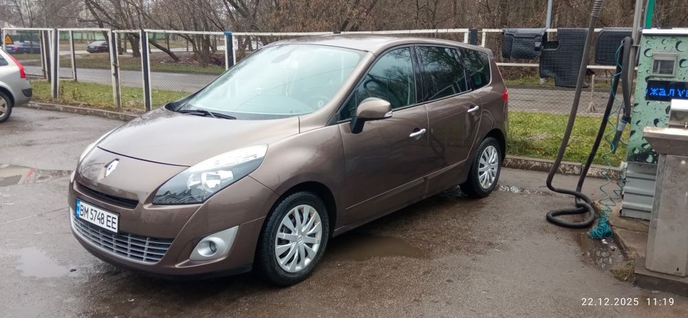 Рено сценік 3.  2009 року. 7 місний.тел: