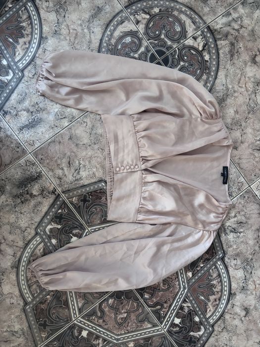 Шовкова блузка кольору шампань / нюд