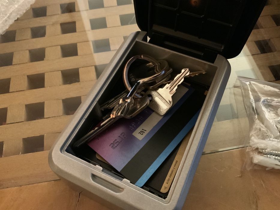 Chaveiro de parede com código de 4 digitos424492709435811841