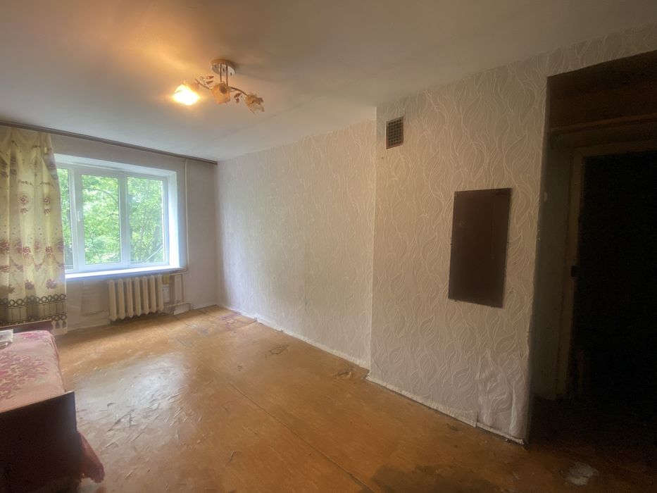 Продам велику кімнату в гуртожитку