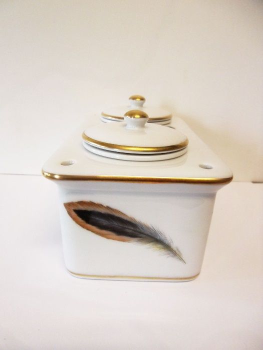 lindo tinteiro em porcelana VISTA ALEGRE com decoração penas
