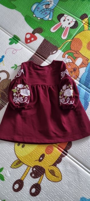 Сукня вишиванка для дівчинки бордова з квітковою вишивкою