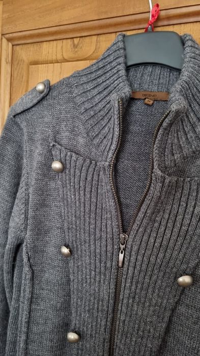 Casaco de malha, tamanho M, da marca Decenio.