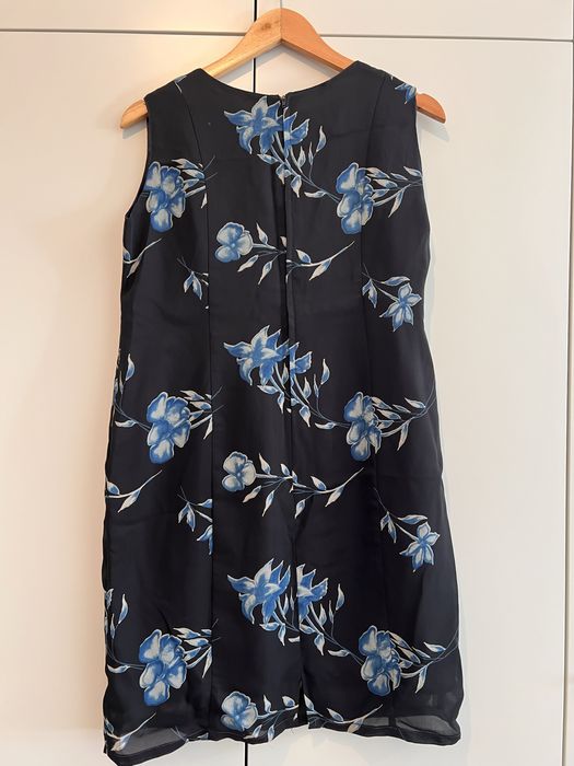 Vestido floral azul e preto