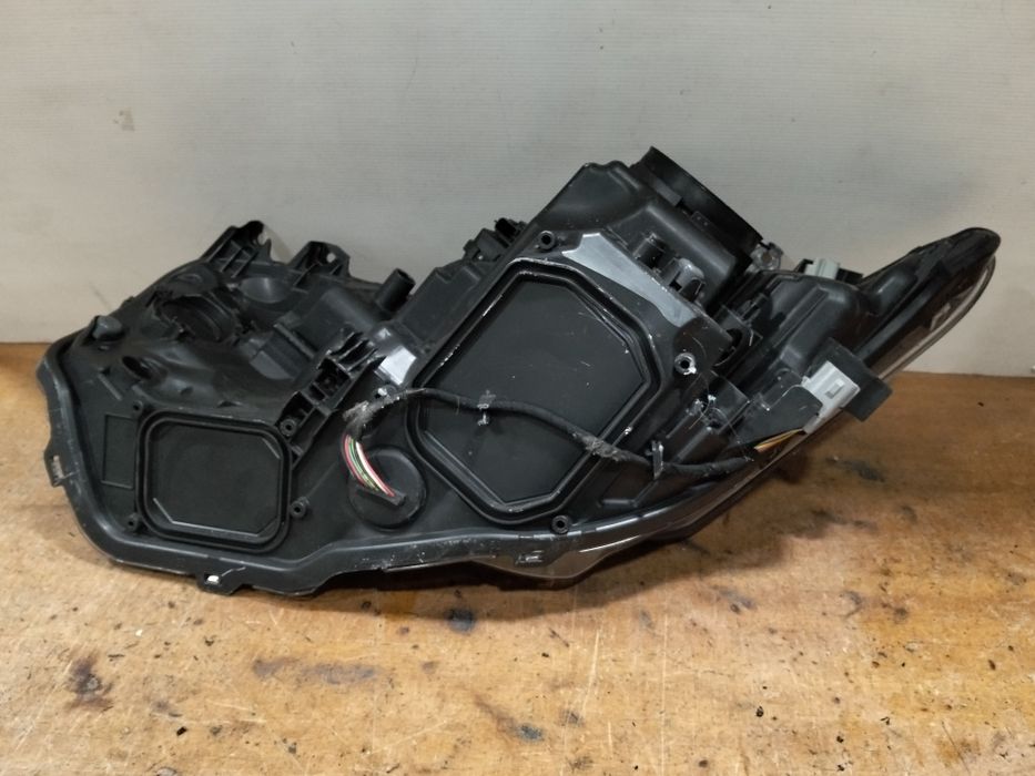 Farol Toyota Auris ótica original 2015