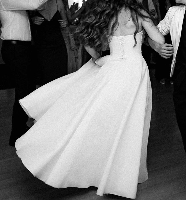 Suknia ślubna literka A błyszczące mikado