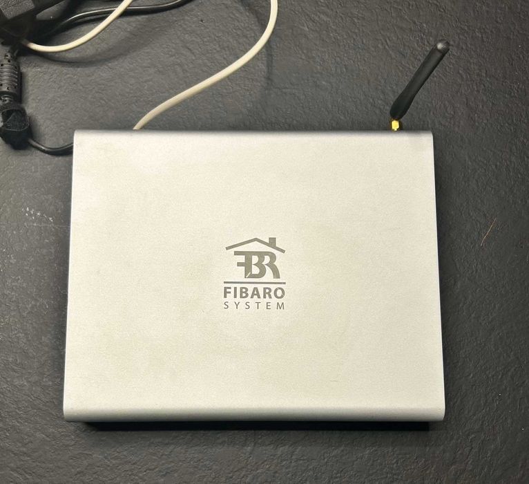 Контролер Z-Wave FIBARO Home Center 2