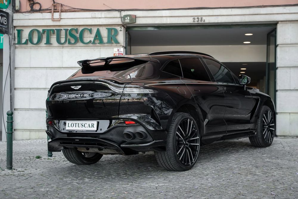 Aston Martin DBX 707