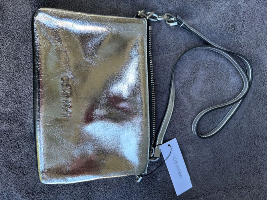 Calvin Klein Torebka listonoszka srebrna nowa