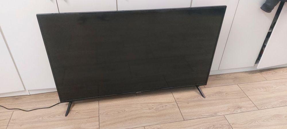 Smart Tv Manta 58 cali 4K uszkodzony