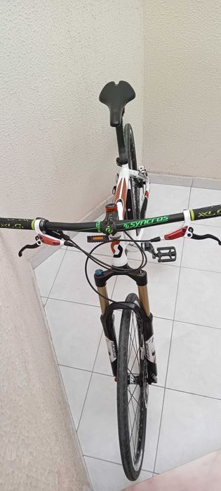 Bicicleta roda 26 montagem personalizada com Mavic, SRAM e suspensão a AR