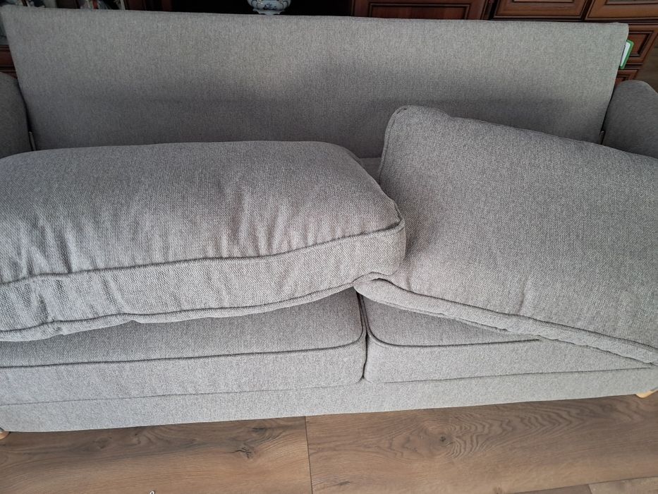 Piękna nowa sofa Belliani
