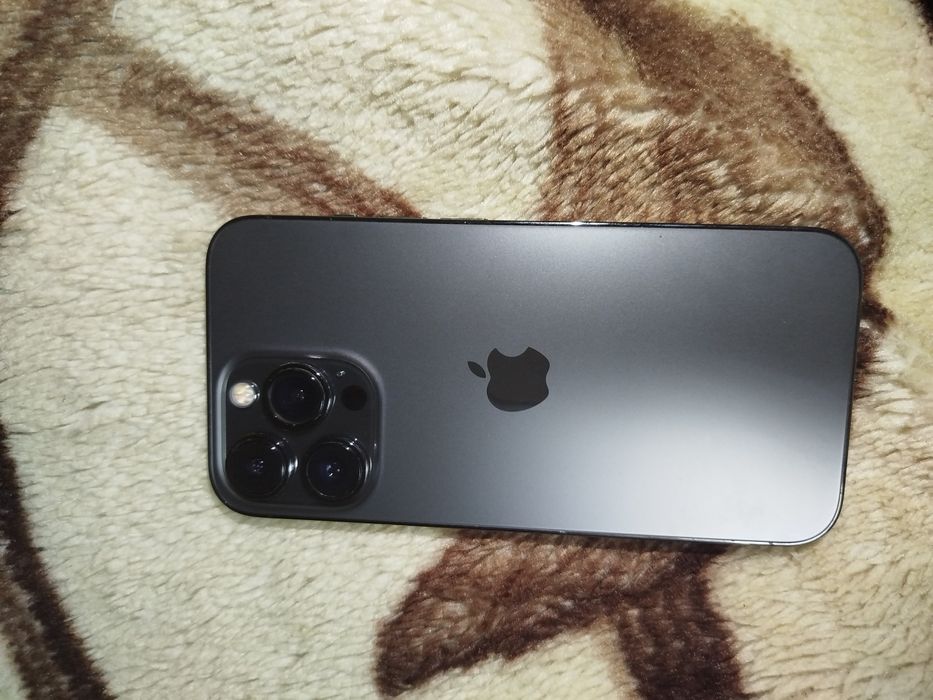 iPhone 13 pro на забчастини заблокований айклауд