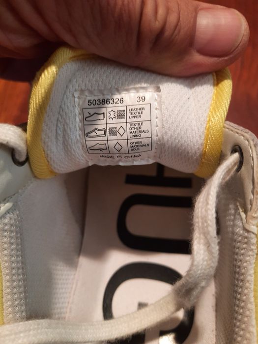 Кросівки  і Hugo Boss  39-40p. Стан нових.