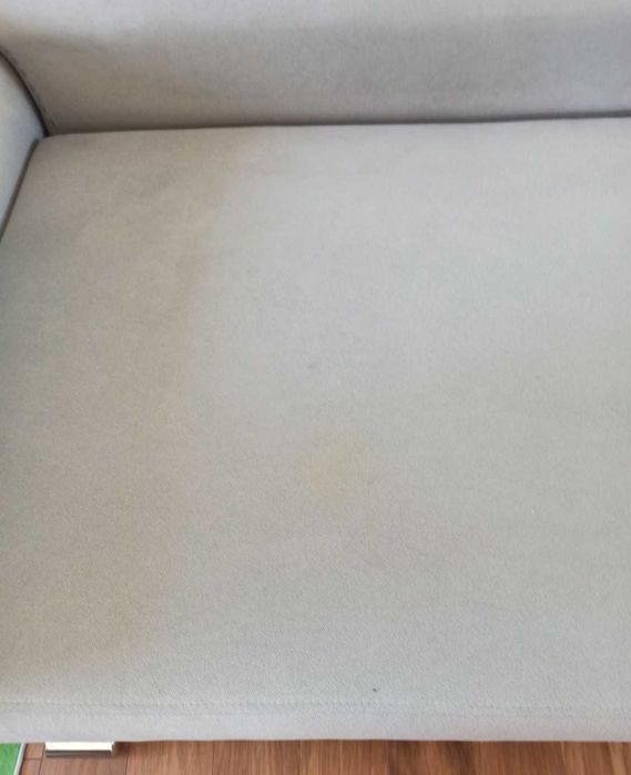 zgrabna sofa z funkcją spania