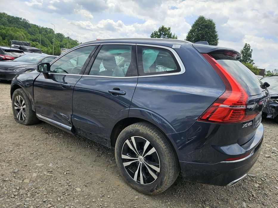 Volvo XC 60 12/2020  2.0 PLUG-IN  4x4  Lekko uszkodzony  Francja