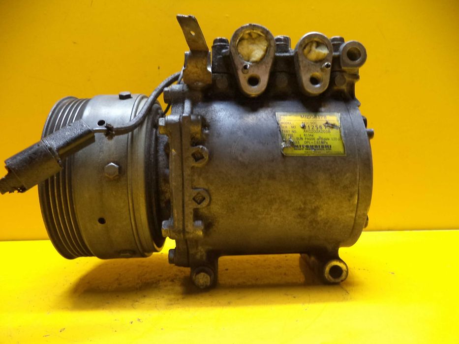 Компрессор кондиционера Mitsubishi Carisma Colt Lancer Volvo V40