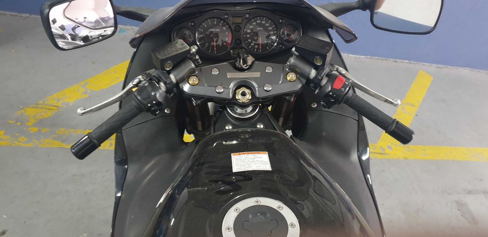 Moto em oprimo estado