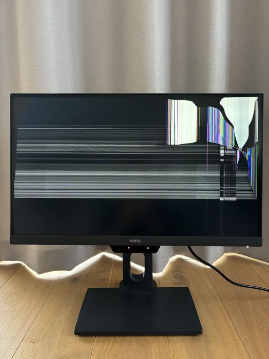 Sprzedam Monitor BenQ PD2500Q z uszkodzoną matrycą