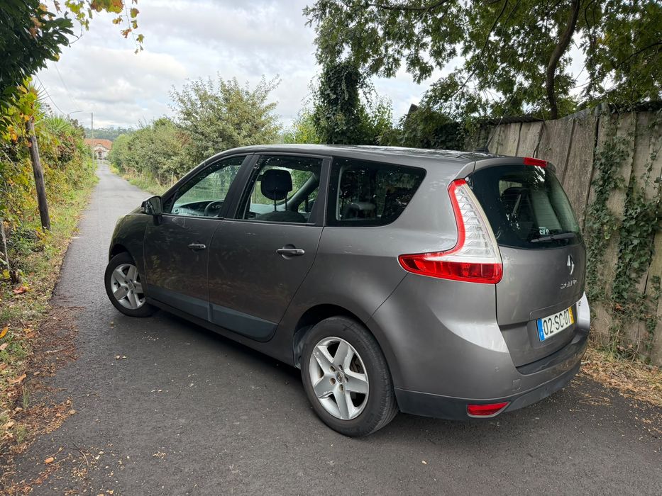 Renault Scenic 1.5 DCI ( 7 lugares ) — photo 4