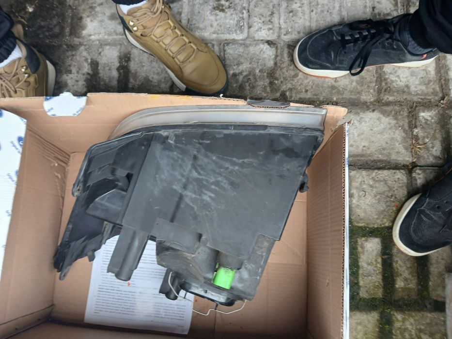 Фара форд транзит 2011 рік