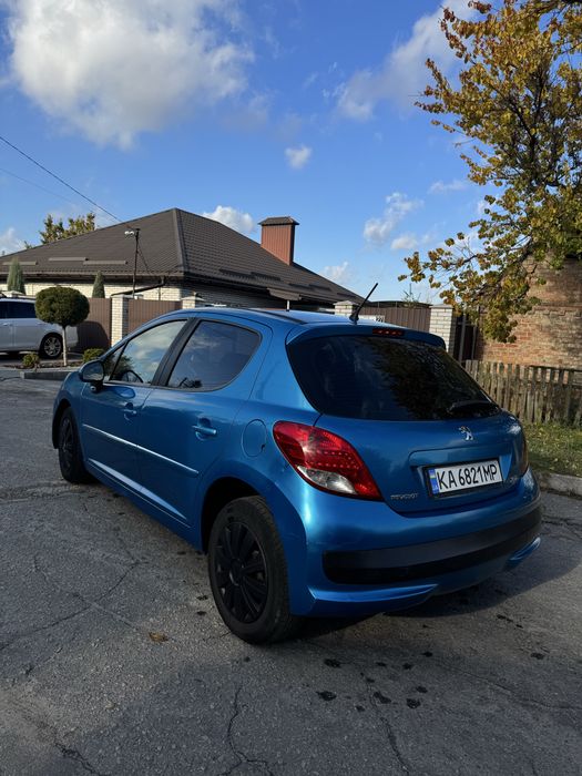 Продам Peugeot 207 2011года