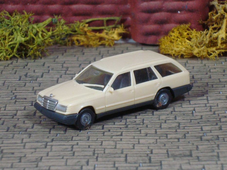 Herpa - Mercedes Benz "300TE" / Escala 1:87 / Usado