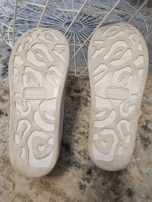 Жіночі кросівки alexander mcqueen white black білого з чорним кольорів