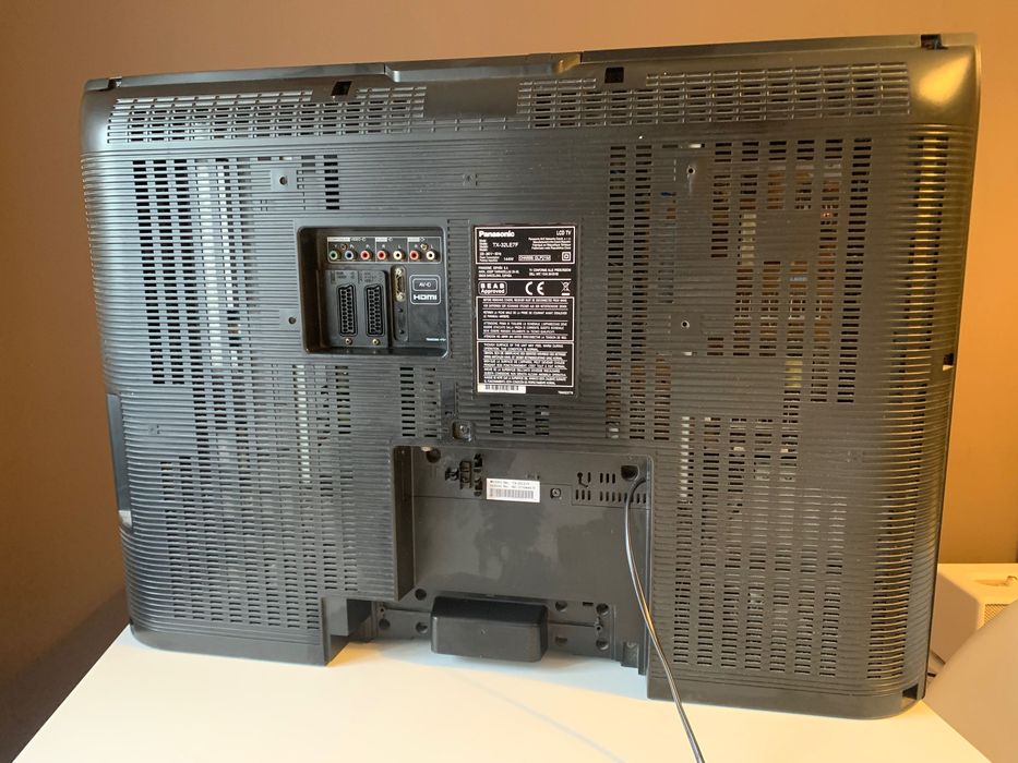 Vendo LCD Tv Panasonic com 1 HDMI e de 32 polegadas