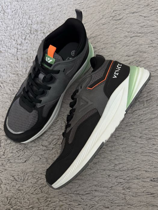 Нові кросівки 38р VENICE