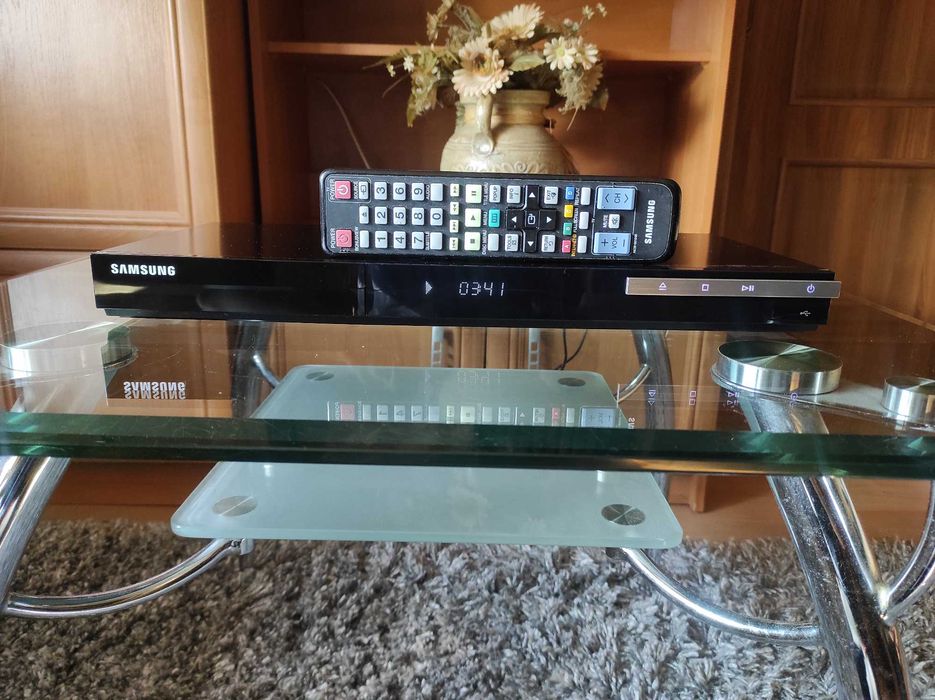 Odtwarzacz Blu-ray 3D BD-C5900 oraz pilot