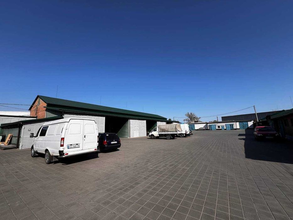 Здається в оренду ряд складських приміщень в районі Літака