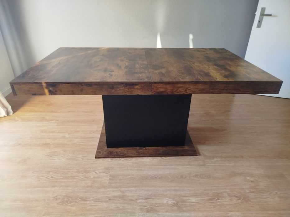 Mesa de Jantar Tânia Extensível – Madeira Escura e Preto