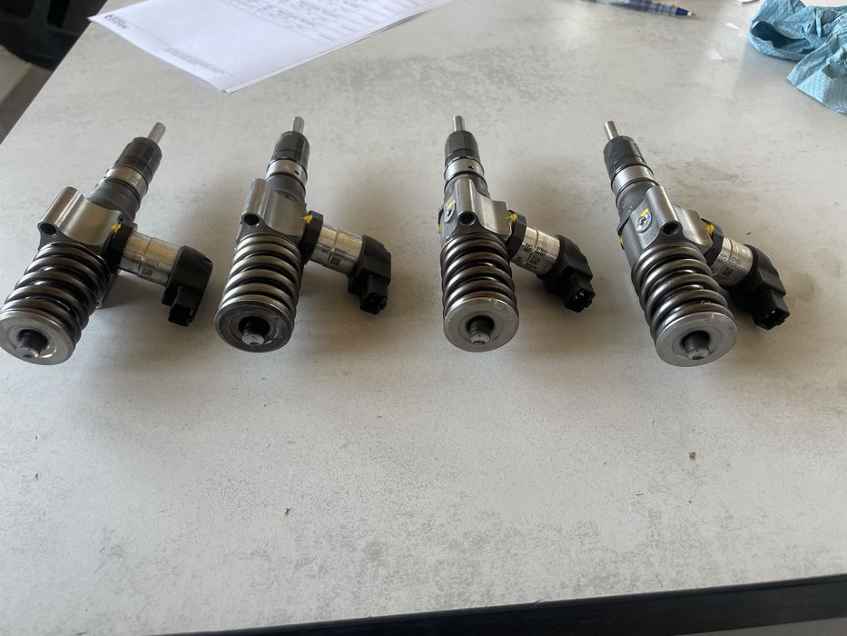 Насос форсунки пасат Б6 Passat B6 2.0 03G130073S 03G 130 073T
