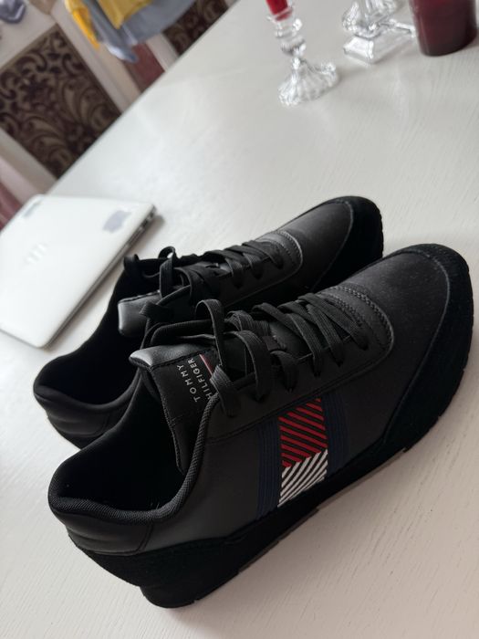Tommy Hilfiger  состояние идеальное