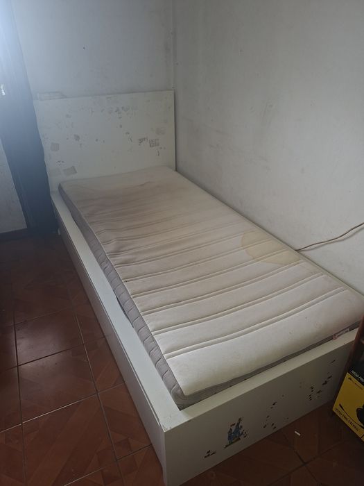 Vendo cama com duas gaventas