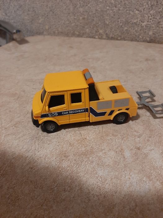 Коллекционная машинка Mercedes T1 SOS. Recovery Hongwell, масштаб