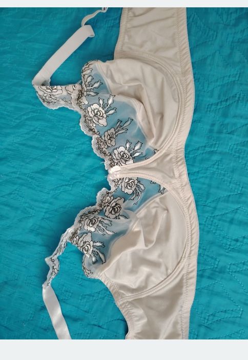 Бюстгальтер з кружевом, розмір чашки E-F та об'ємом під грудьми 95. Ко