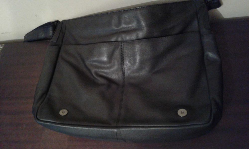 Mala preta em pele de vaca Tiffosi. Nova. Nunca foi Usada.