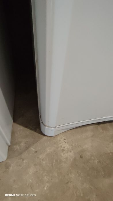 Холодильник Indesit No Frost 195 см в рабочем состоянии