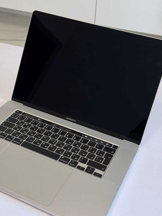 MacBook Pro 16” 2019р i7 16 gb RAM 512 gb SSD Silver 128 циклів