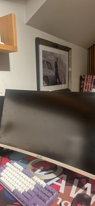 Monitor Asus Zakrzywiany