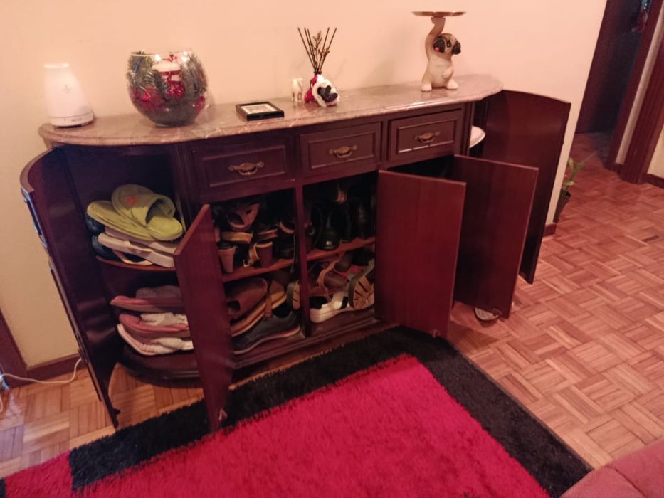 Vendo movel antigo madeira maciça com tampo em pedra e espelho