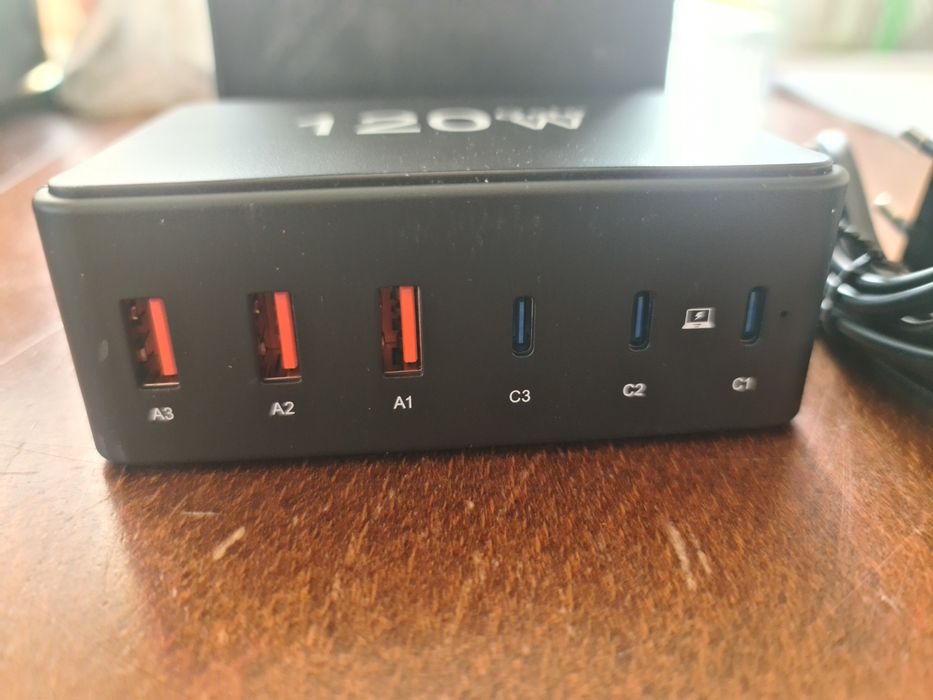 Ładowarka  przenośna 3 USB-C I 3 USB-A Model 818H MACKBOOK IPHONE IPAD
